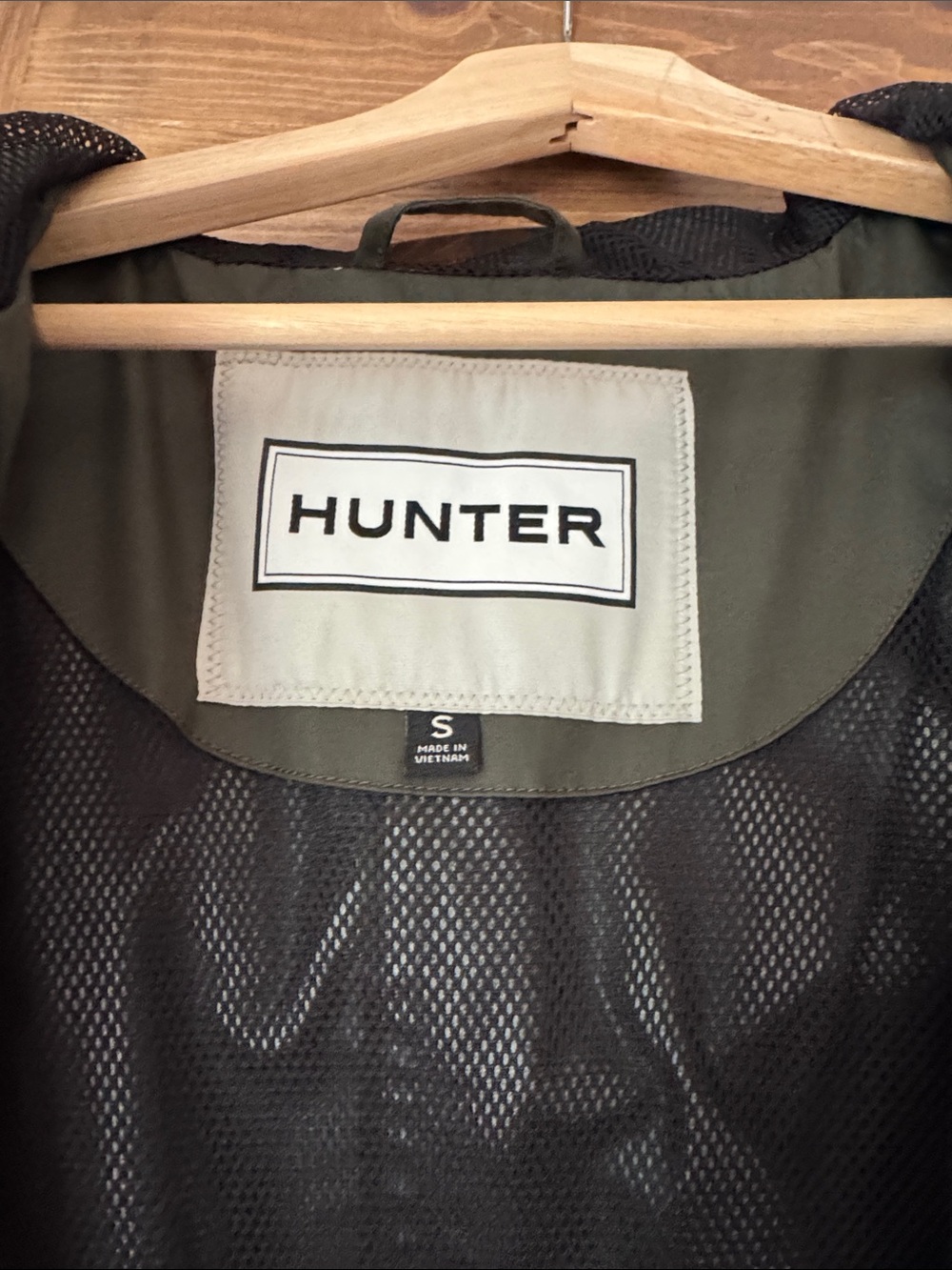 Hunter women’s olive green rain coat. - Picture 5 of 6